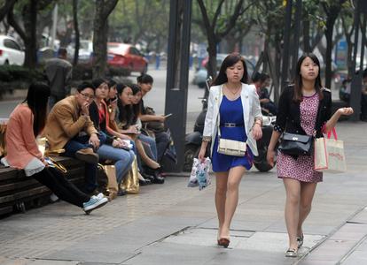 高校学生出校门要有“临时出门证”